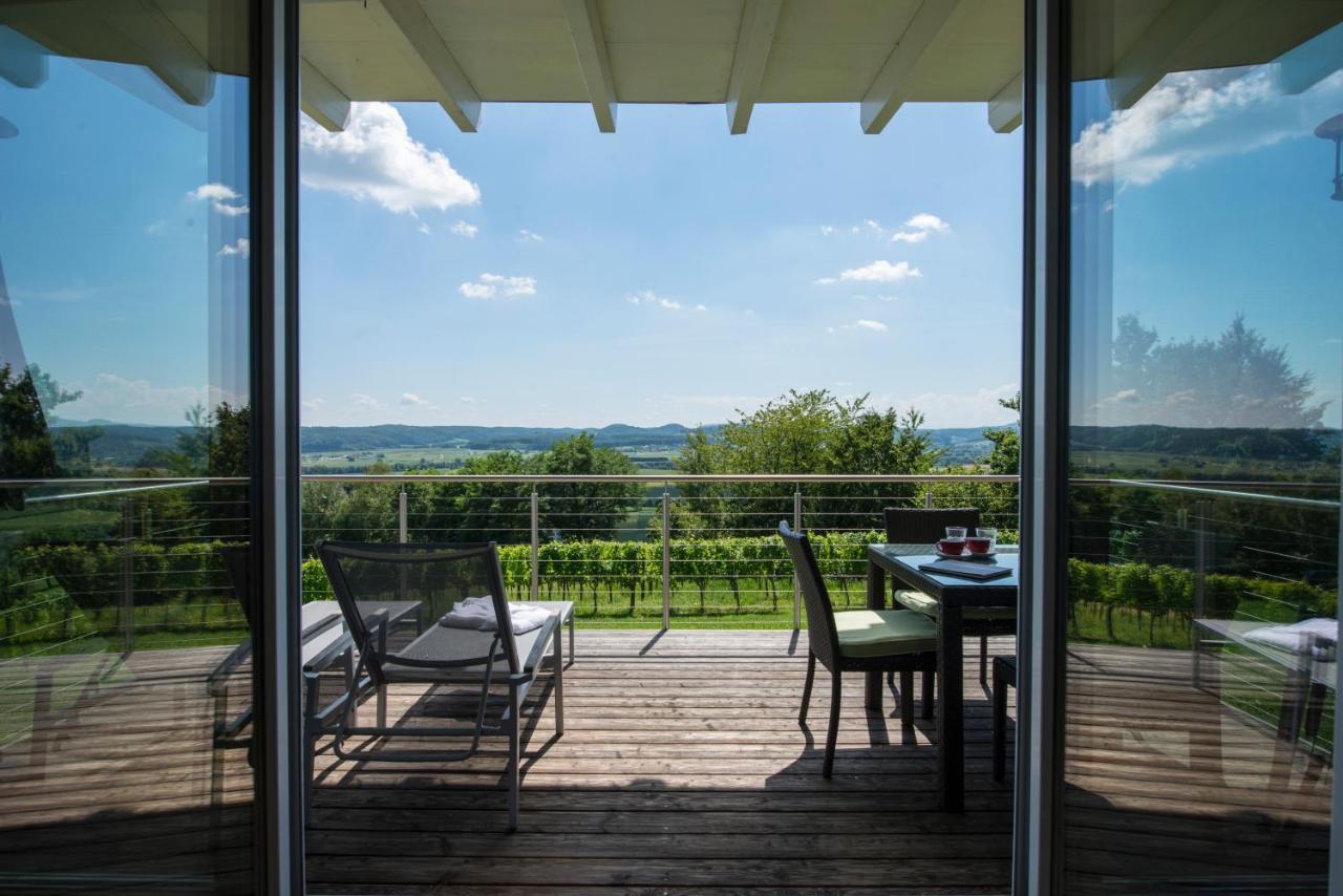 Ferienhaeuser Im Weingarten Fehring Exterior photo