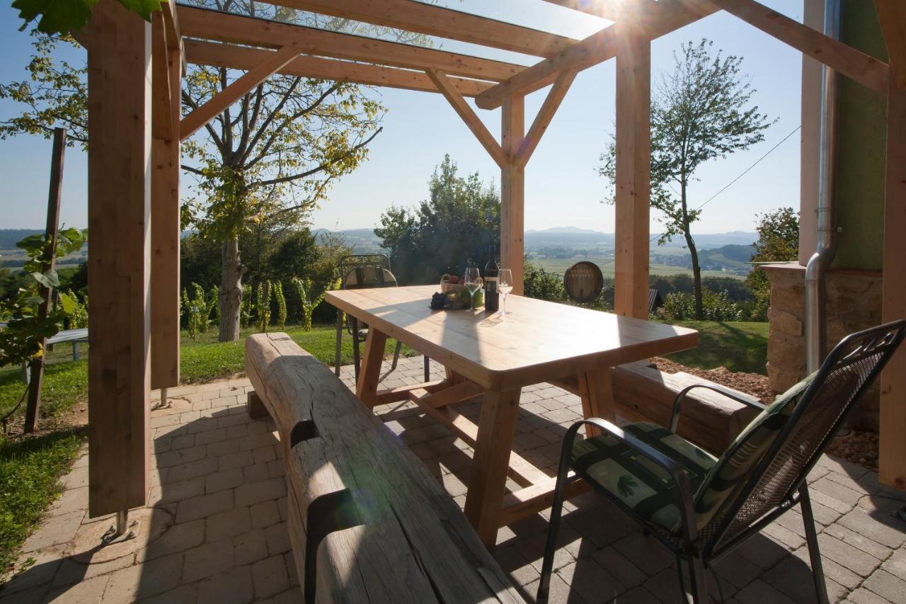 Ferienhaeuser Im Weingarten Fehring Exterior photo